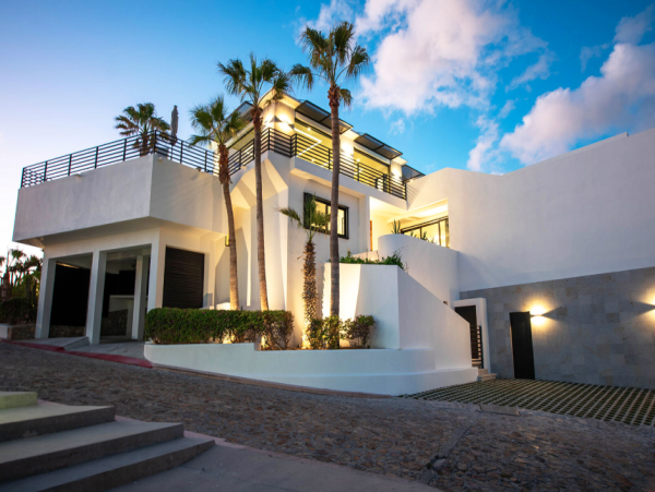 Luxurious 6-Bedroom Villa in Pedregal, Cabo San Lucas